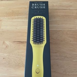New In Box Dry Bar Baby Brush Crush Mini Heated Straightening Brush